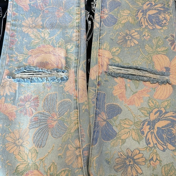 BLANK NYC Floral jeans - Picture 6 of 9